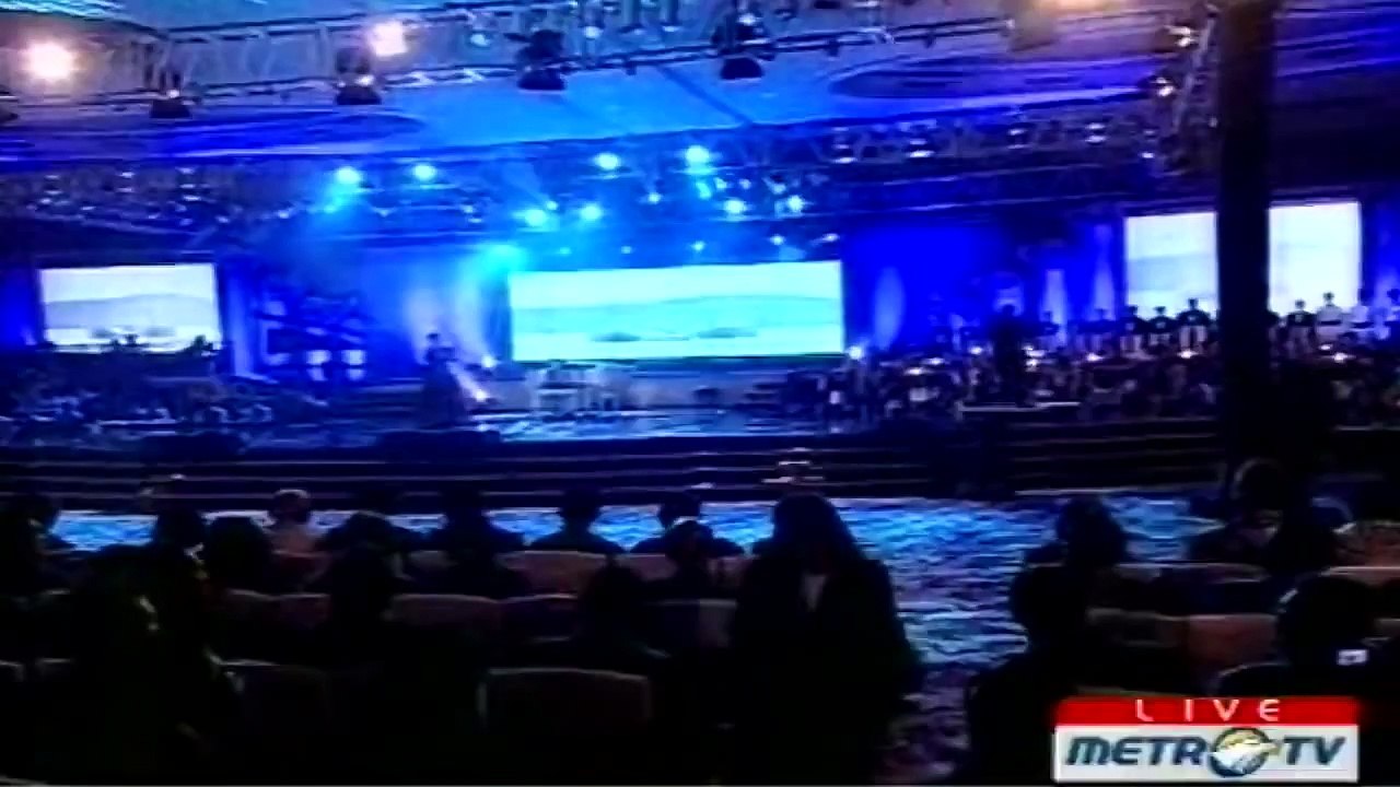 Putri Ayu "Tanah Airku" & "Indonesia Jaya" 2 Tahun Restorasi Indonesia 1 Feb 2012 Metro Tv