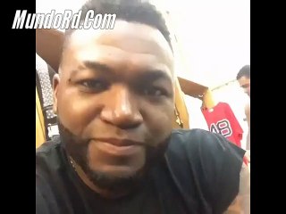 Cantando el tema mas reciente de la insuperable