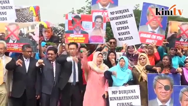 Demo bantah kenyataan seksis Bung Moktar