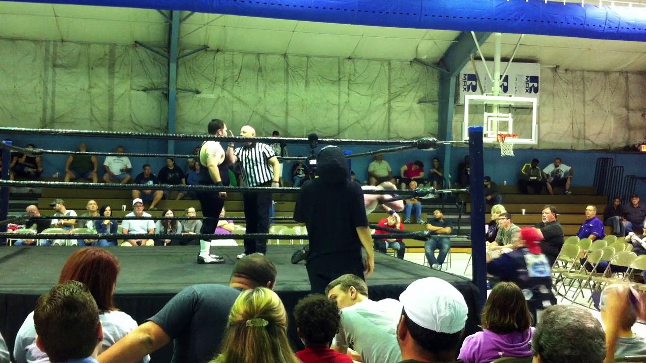Mike Kaos vs. "The Outlaw" Colt Walker - VooDoo Wrestling - B.R.E. Heavyweight Championship