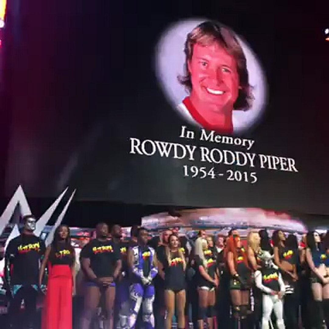 ⁣WWE: estrellas rindieron homenaje a fallecido 'Rowdy' Roddy Piper (VIDEO)