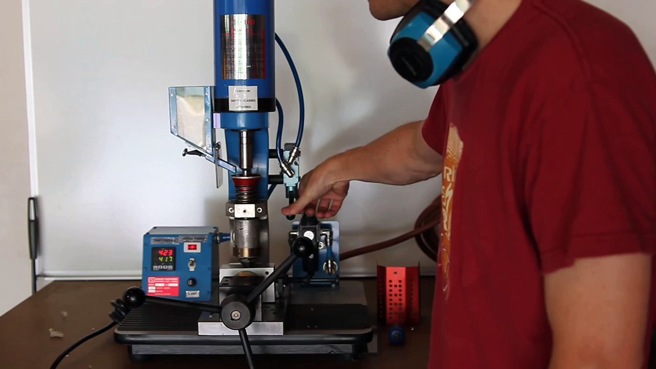 AB Model AB-100 Plastic Injector / Injection Molding Machine