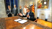 Bağımsızlık isteyen Katalonya Özerk Yönetimi erken seçime gidiyor