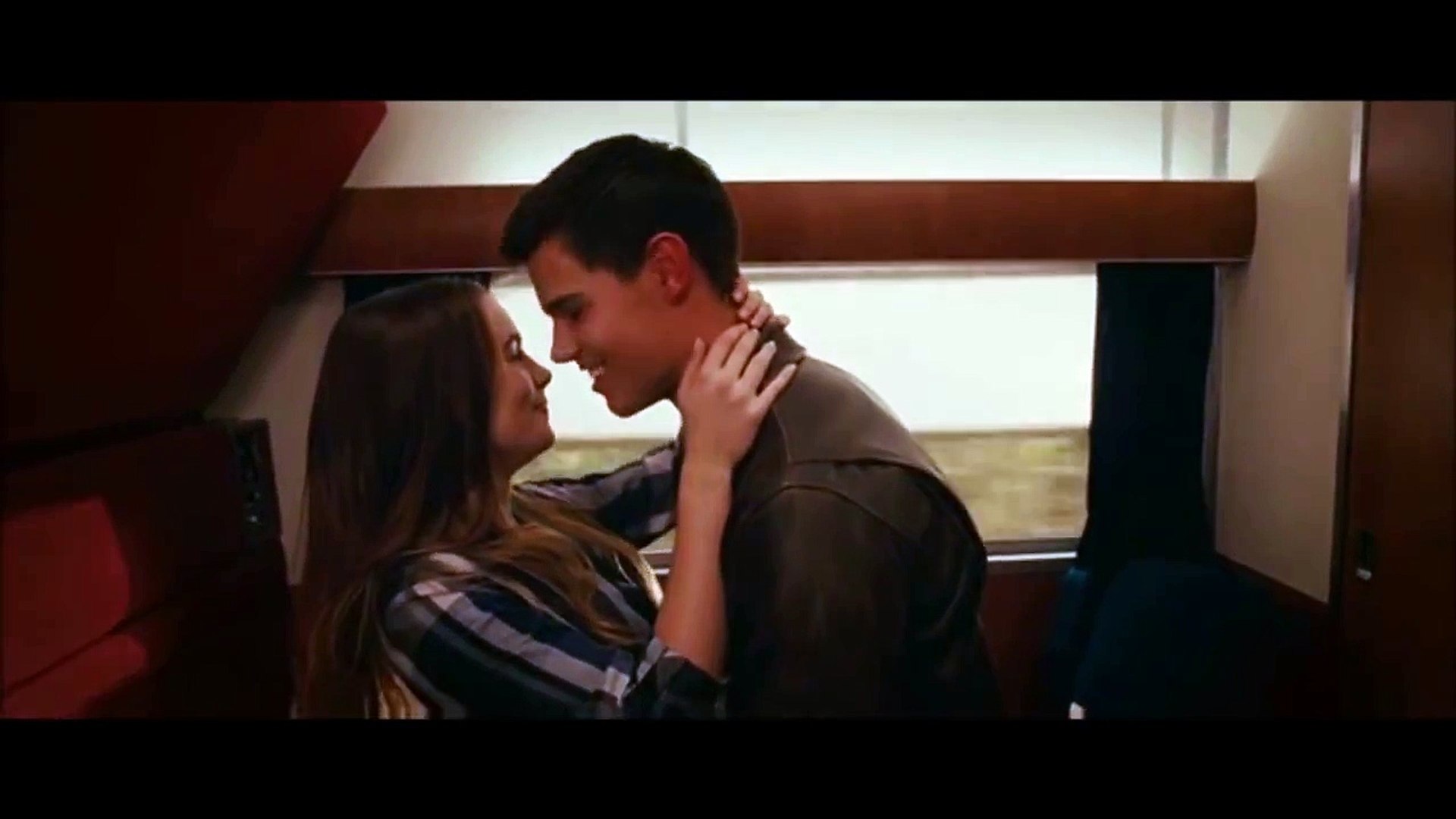 Abduction - Full Kissing Scene (Taylor Lautner & Lily Collins) - video  Dailymotion