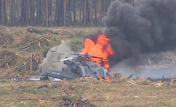 Les terribles images du crash d'un hélicoptère de l'armée russe lors d'un show aérien