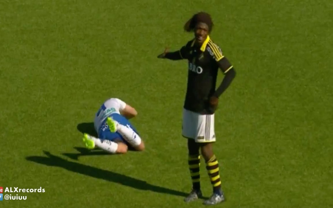 La simulation de chute la plus ridicule de l'histoire du football