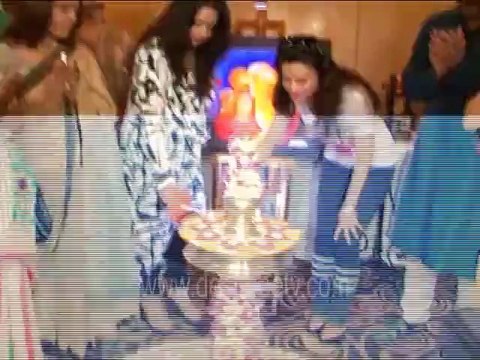 Bollywood Actress Ameesha Patel Inaugurates An Art Exhibition- Watch Video!