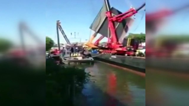 Dev vinçler evlerin üzerine böyle devrildi