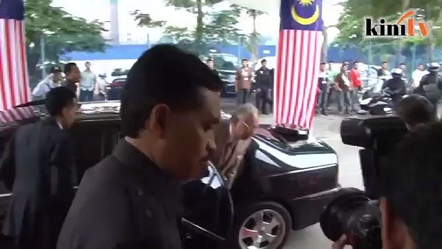 Dr M: Undang-undang menanti Najib bila BN tumbang