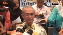 Pak Lah tak bermewah, tapi sanggup undur, kata Mahathir