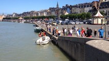 Bateau dérive dans le port de Trouville