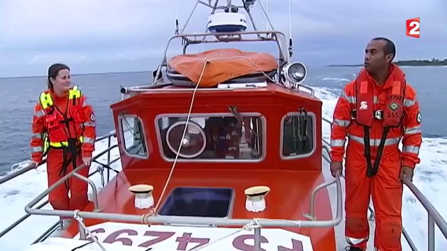 Vol MH370 : à la Réunion, les promeneurs et les volontaires poursuivent les recherches pour retrouver les débris