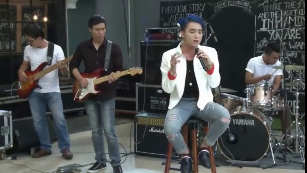 Sơn Tùng M-TP - Âm Thầm Bên Em (Live stream)