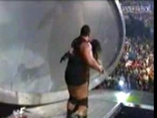 big show chokeslams kane through stage
