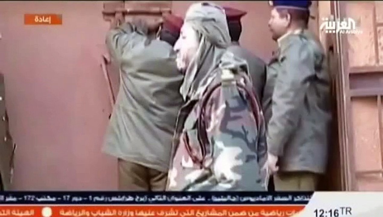فيديو تعرض الساعدي القذافي للتعذيب "بالفلقة"