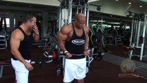 Fitness - Big bodybuilder - Training - Posing - Workout