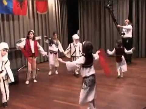 Agron Uksmajli Pavarsia 2009 LDD Thun Grupi vajzave kang për pavarsin