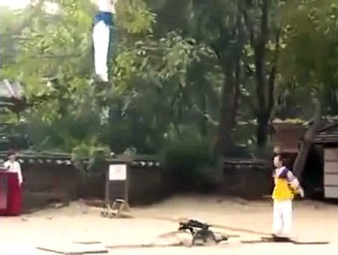 Chinese Girls funny video - Chinese Girls playing - Chinese are brave