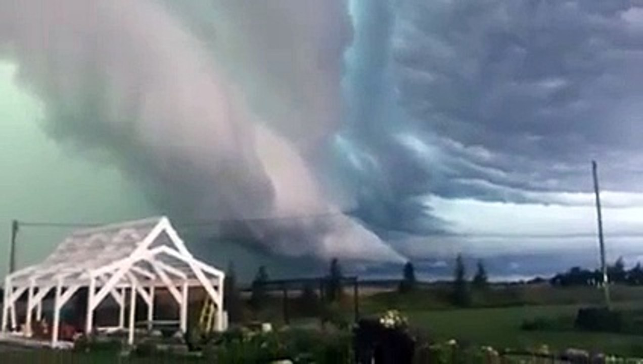 Orage impressionnant au dessus du Michigan - nuages très menaçants
