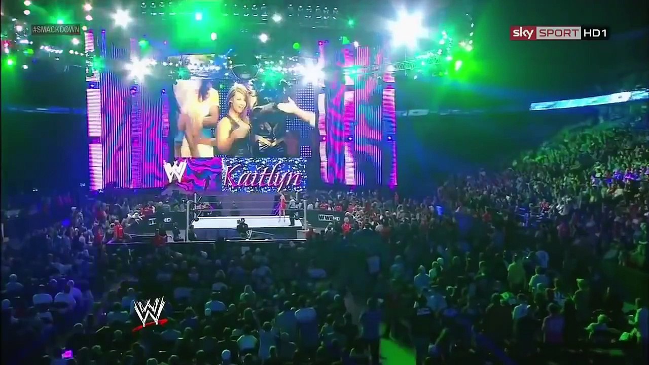 WWE SmackDown 9/14/12: Kaitlyn vs Beth Phoenix