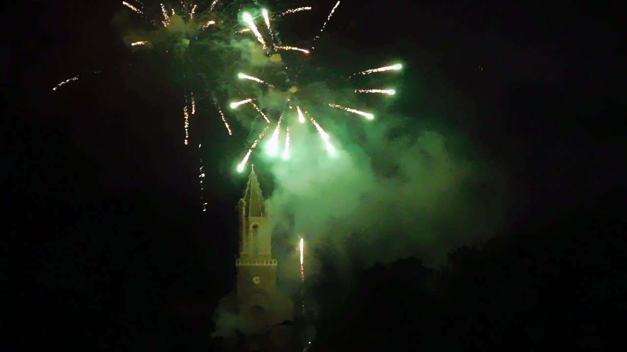 Feux d'artifice à l'eglise N° 3