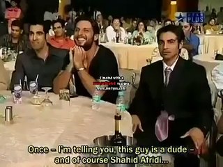 Shahrukh Khan is Making Fun of Harbhajan Singh and Shahid Afridi and all Pathans - VideoWorld.pk