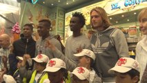 4 joueurs anderlechtois accompagnent des enfants malades à la Foire du Midi