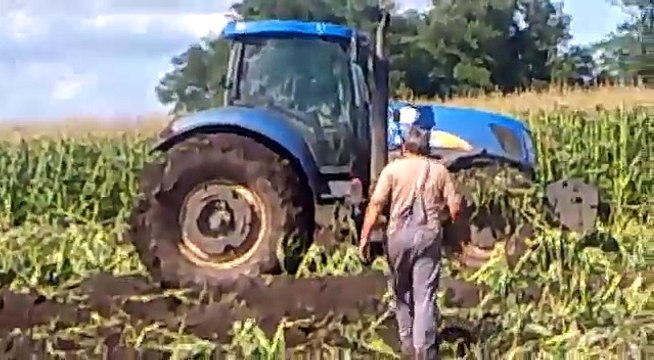 Fendt, New Holland, John Deere stuck in mud...
