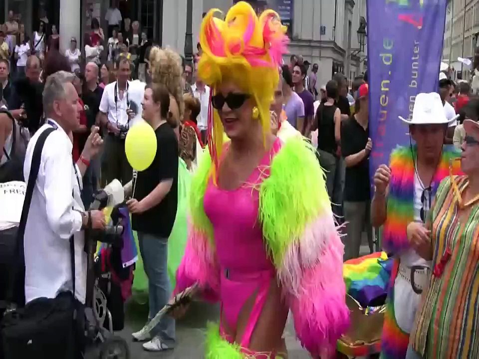 CSD München 2010 - Gesamte Parade mit Menschen - HQ/HD