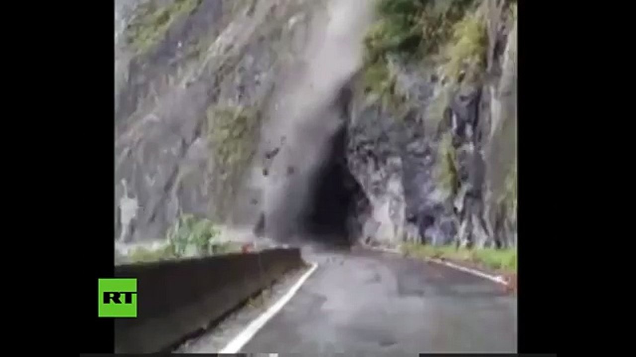 Captan momento exacto de un derrumbe de tierra que bloqueó carreteras en China