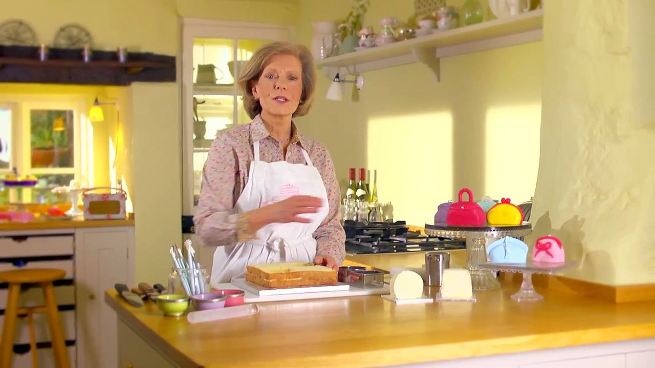 Fiona Cairns Handbag Cakes Tutorial
