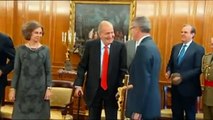 Mariano Rajoy escupe a la alfombra ante los reyes de España en el palacio de La Zarzuela