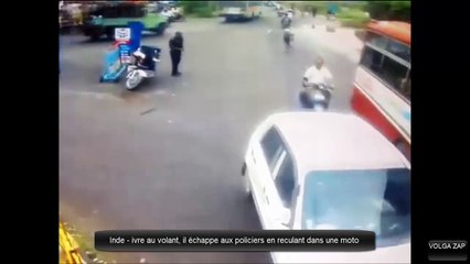 Inde - ivre au volant, il échappe aux policiers en reculant dans une moto