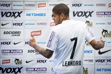 Leandro é apresentado no Peixe e fala que cirurgia adiada atrapalhou desempenho