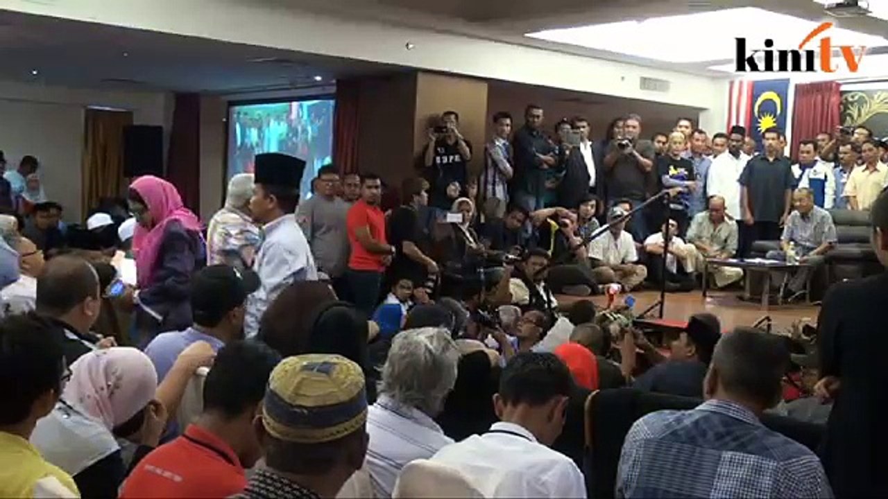 Kalau nak debat dengan Najib, ok lah, kata Mahathir