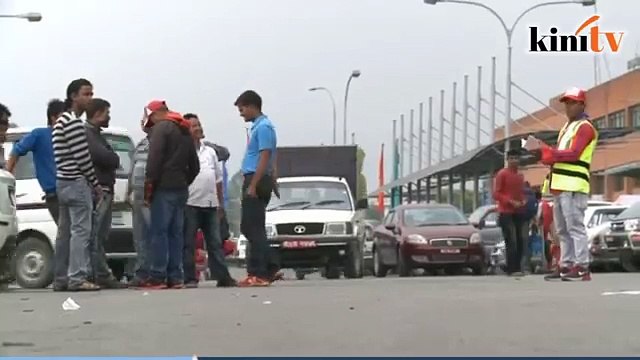 Nepalese migrant workers return to quake-hit country