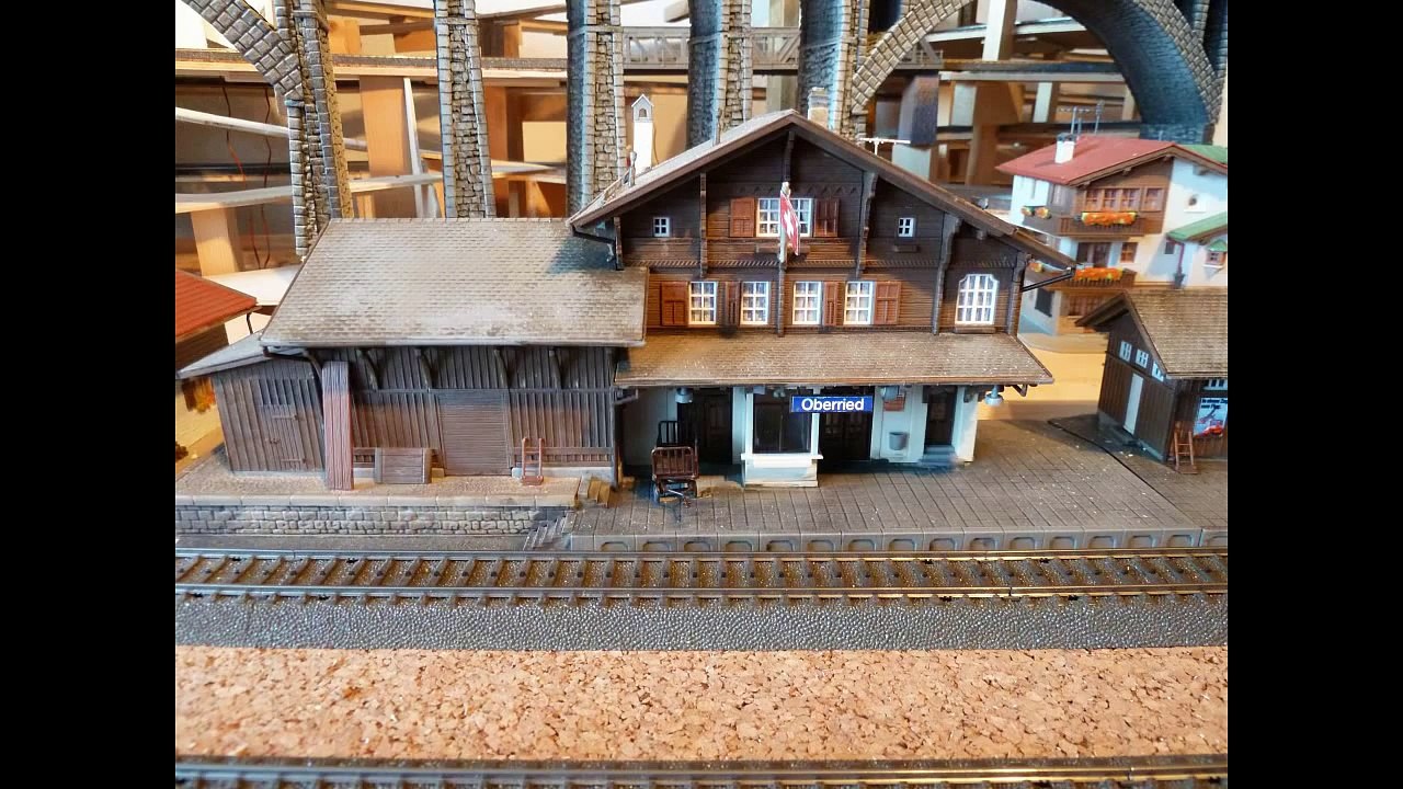 Schweizer Märklin Modelleisenbahn im Bau Video_04