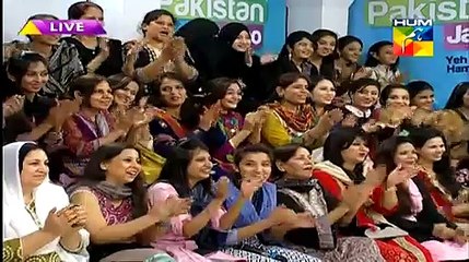 Two Ladies Fight In Sanam Jung Show