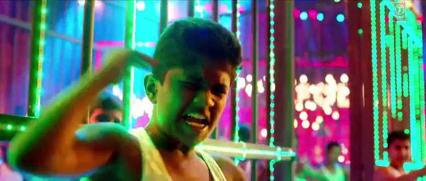 Aata Majhi Satakli - Singham Returns - Yo Yo Honey Singh - Video Dailymotion