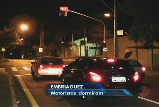 Motoristas embriagados dormem ao volante em Londrina