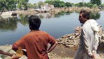 Pakistani army aids flood victims