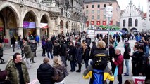 Bewegung in Bildung - Flashmob auf dem Münchner Marienplatz