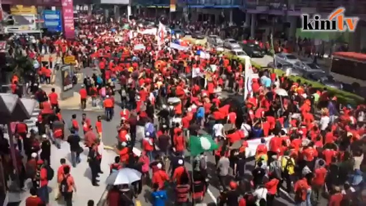 Thousands flood KL in anti-GST protest