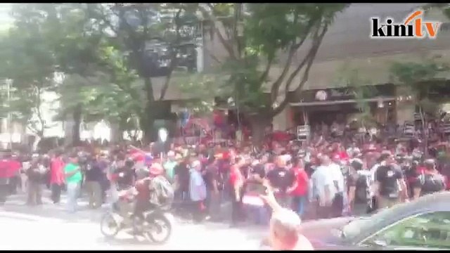 Thousands at Sogo set to march to Dataran Merdeka