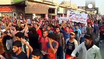 العراقيون يحتجون ضد ساسة البلاد
