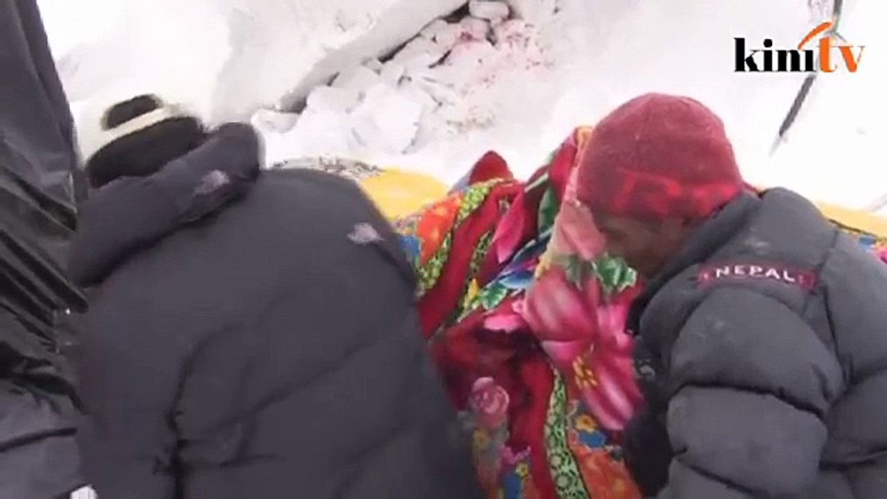 Runtuhan salji di Everest selepas gempa bumi di Nepal
