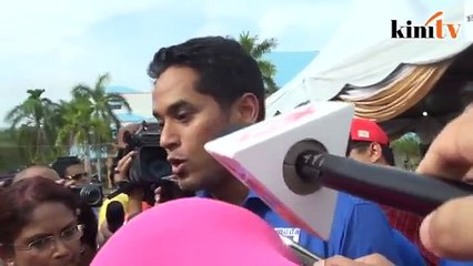 Video herunterladen: Khairy denies involvement in plot to topple Najib