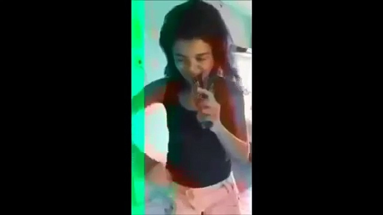 Se Electrocuta Mientras Canta