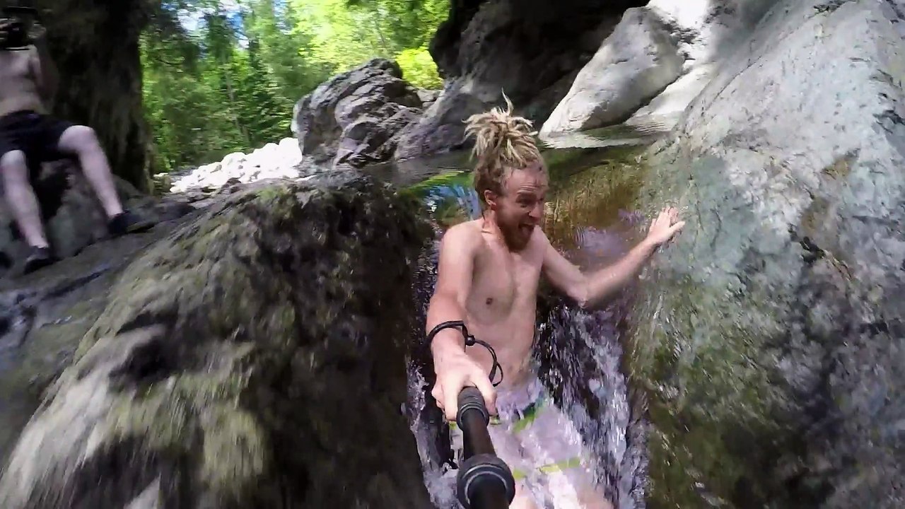Toboggan naturel de 10m en montagne - Canyoning!
