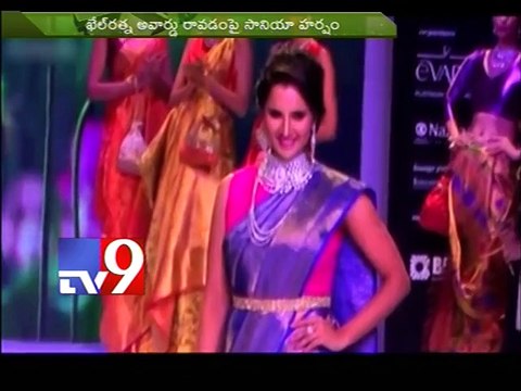 Sania Mirza walks the ramp for jewellery promotion at IIJW